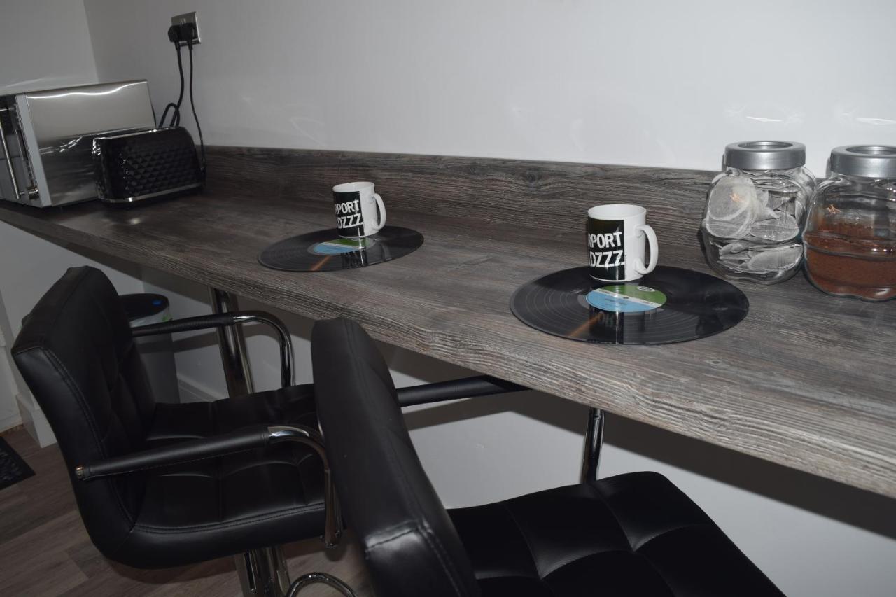 Airport Padzzz Apartment Wythenshawe Ngoại thất bức ảnh