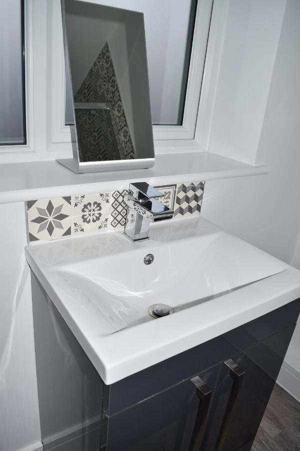 Airport Padzzz Apartment Wythenshawe Ngoại thất bức ảnh