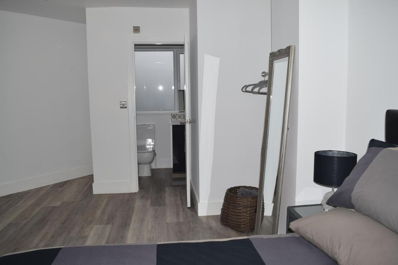 Airport Padzzz Apartment Wythenshawe Ngoại thất bức ảnh