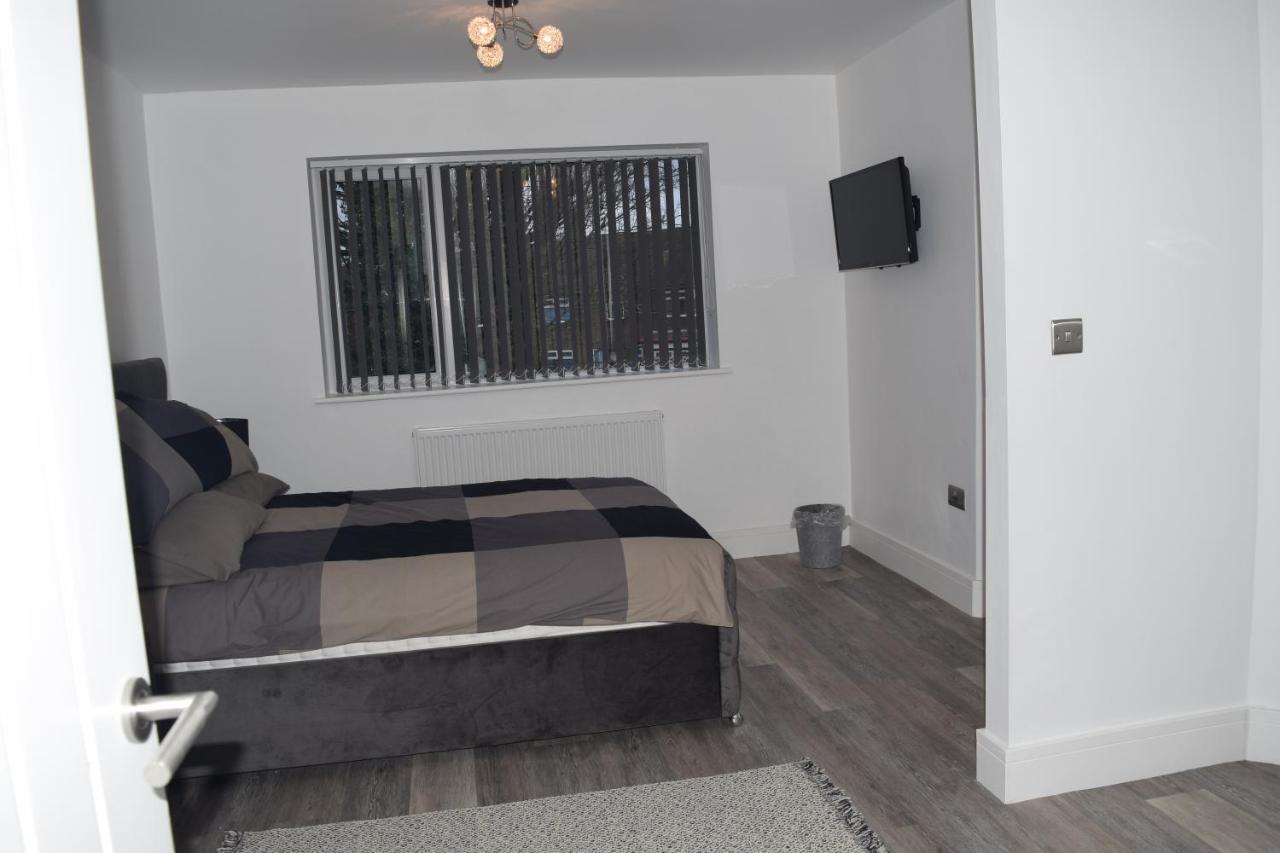 Airport Padzzz Apartment Wythenshawe Ngoại thất bức ảnh