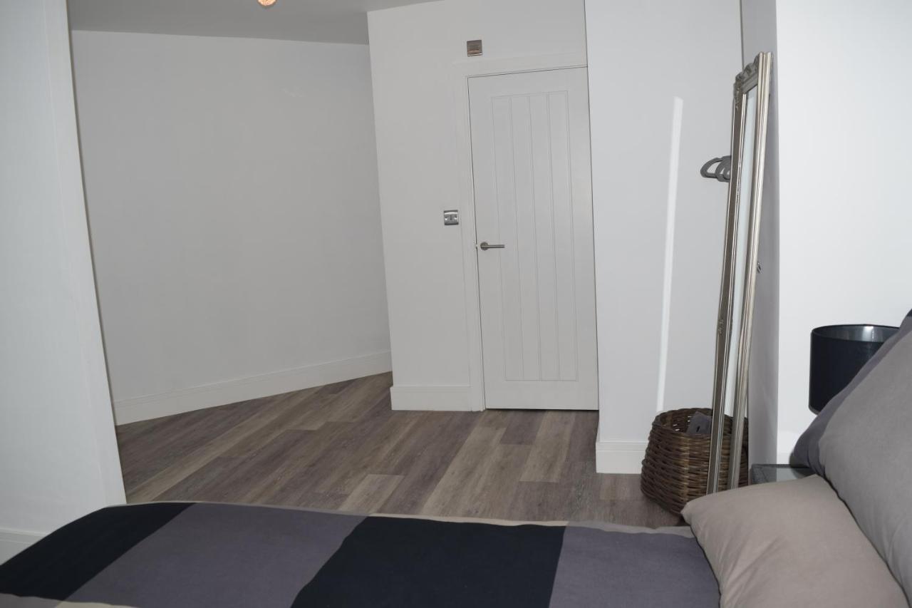 Airport Padzzz Apartment Wythenshawe Ngoại thất bức ảnh